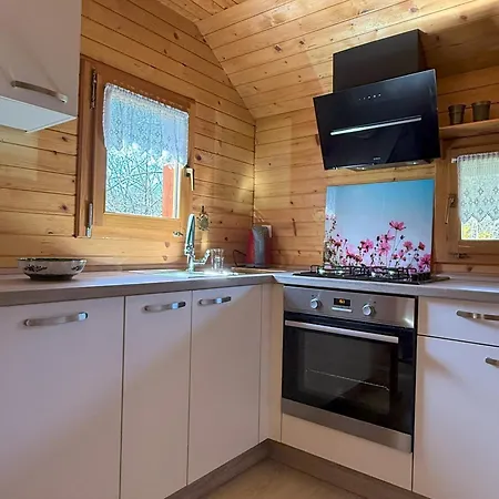 Prázdninový dům Pocitniska Hisa Z Dvema Spalnicama Sauna & Jacuzzi *