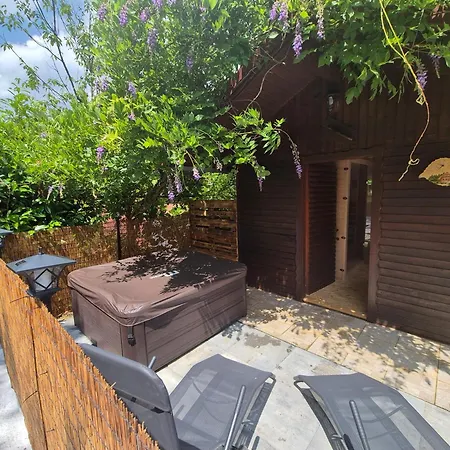 Semesterbostad Pocitniska Hisa Z Dvema Spalnicama Sauna & Jacuzzi *