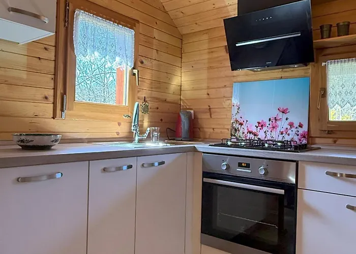 Дом отдыха Pocitniska Hisa Z Dvema Spalnicama Sauna & Jacuzzi *